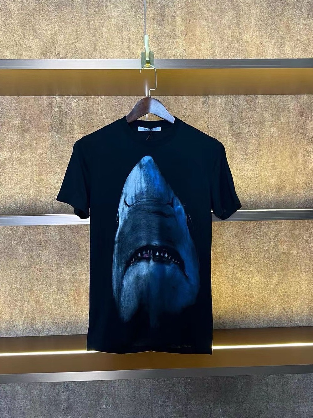 🚩steal Givenchy Black Short Sleeve Crew with Blue Shark Graphic